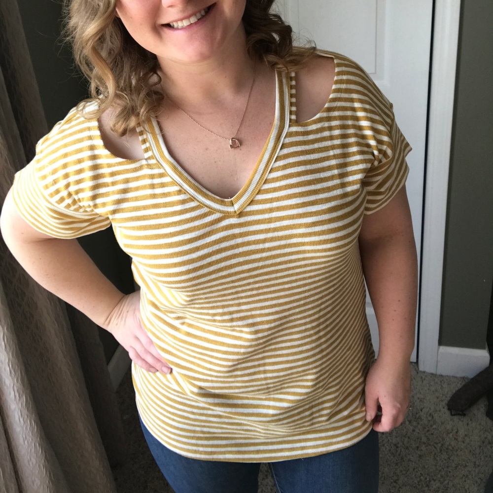 Cut-out Shoulder Tee